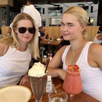 New York New York - Chocolate milkshake and Virgin strawberry daiquiri - Steakhouses Near Me - Cannes, 06