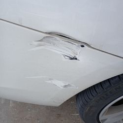 Broadway Minute Lube - damaged car