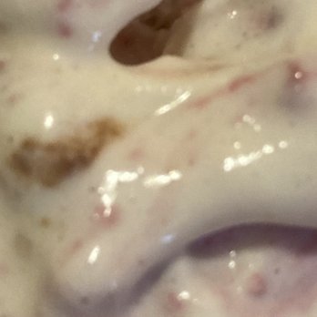 Cold Stone Creamery - Unwanted peanut butter in ice cream - Ice Cream & Frozen Yogurt Near Me - Pleasant Hill, California