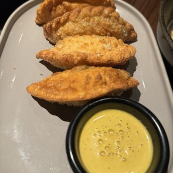 Limón - Empanada Sampler - Peruvian Near Me - Mountain View, California Limón - Empanada Sampler - Peruvian Near Me - Mountain View, California