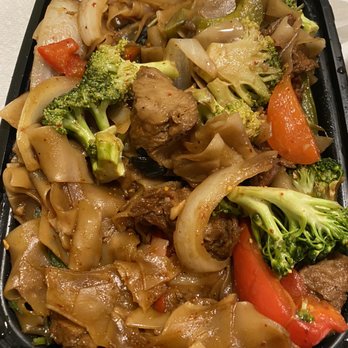 Coconut Thai - Drunken Noodles, no egg, mock duck, broccoli added, spice level 4. Perfection! - Thai Near Me - Edina, Minnesota