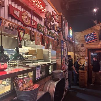 Texas Roadhouse - Inside - Steakhouses Near Me - Northglenn, Colorado