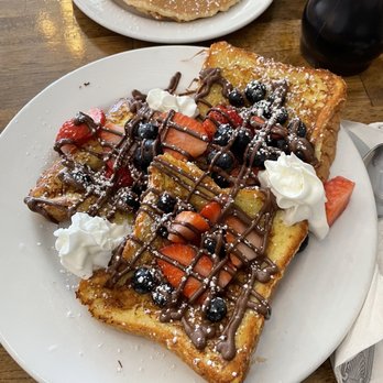 Benny's Cafe - Very berry French toast - Cafes Near Me - McKinney, Texas