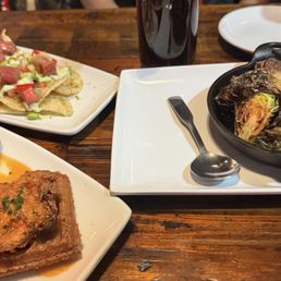 Chicken and waffles - poke nachos - Brussels sprouts Chicken and waffles - poke nachos - Brussels sprouts