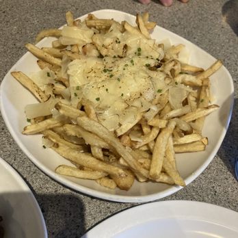 Barrel Mountain Pizza & Pints - Garlic Parm Fries served lukewarm - Pizza Near Me - Vancouver, Washington Barrel Mountain Pizza & Pints - Garlic Parm Fries served lukewarm - Pizza Near Me - Vancouver, Washington