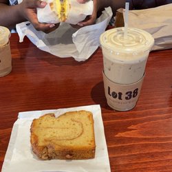 Lot 38 Espresso Bar - Cinnamon coffee cake & Iced chai tea latte