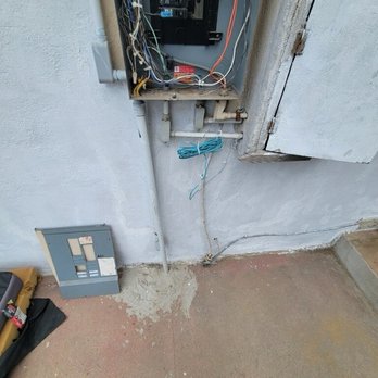Guzman Electric - Old Electrical Panel (100 Amp) - Electricians Near Me