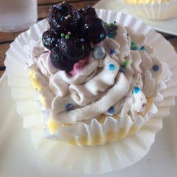 Blueberry Cheesecake Cupcake