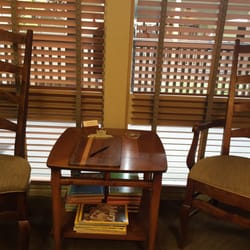 Cohen Philip MD - Cozy waiting room with a couch as well.