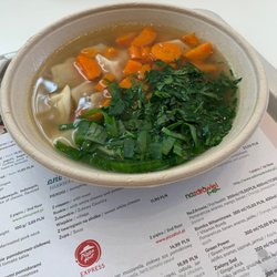 One Lepią - Dumplings in chicken broth