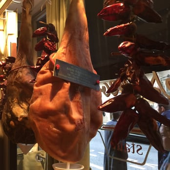 Les Cocottes - Meat hanging in the window - Bistros Near Me - Paris, 01 Les Cocottes - Meat hanging in the window - Bistros Near Me - Paris, 01