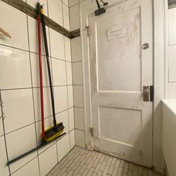 The Wayfaring Buckeye Hostel - Bathroom