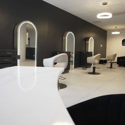 Noire Luxe LA - Hairstylist Stations