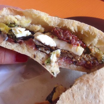 La Puccia - Prosciutto crudo, melanzane grigliate, mozzarella, zucchine fritte e pomodori secchi - Sandwiches Near Me - Lecce, LE