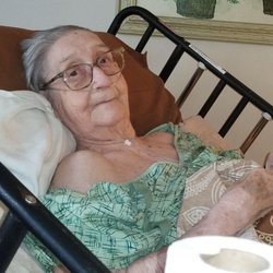 Roze Room Hospice of the Valley - Mom and her new haircut.