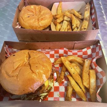 Betty's Burgers Joint - Burgers Near Me - Honolulu, Hawaii Betty's Burgers Joint - Burgers Near Me - Honolulu, Hawaii