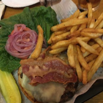 Willy's Ale Room - Bacon cheeseburger - Chicken Wings Near Me - Acton, Maine