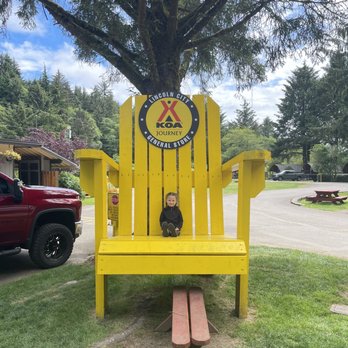 Lincoln City KOA - Worlds Smallest Person. Or Biggest Chair? - Campgrounds Near Me - Otis, Oregon Lincoln City KOA - Worlds Smallest Person. Or Biggest Chair? - Campgrounds Near Me - Otis, Oregon