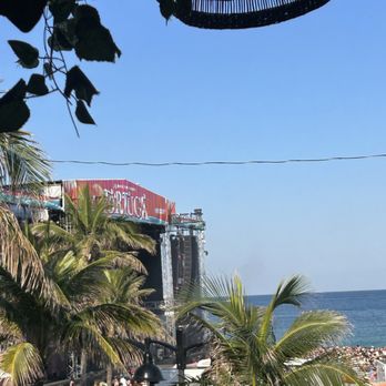 Bo's Beach - Bars Near Me - Fort Lauderdale, Florida