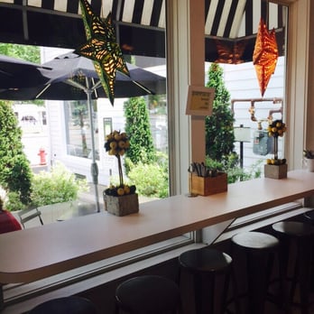 Lemon Falls - Super cute tables. - Sandwiches Near Me - Chagrin Falls, Ohio