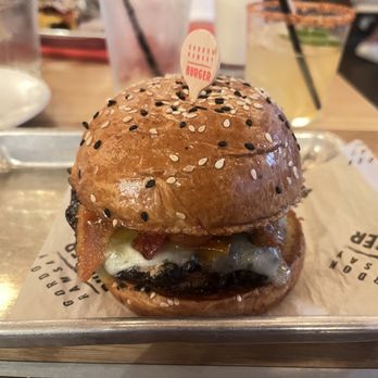 Gordon Ramsay Burger - Hell's Kitchen burger - Salad Near Me - Chicago, Illinois