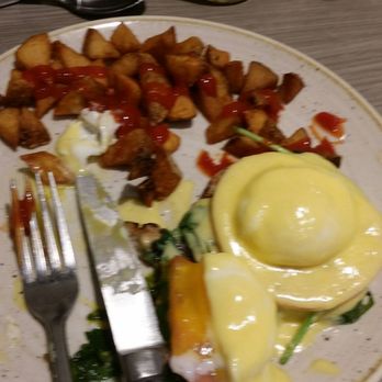 T's Restaurant - Florentine benedict with home fries,  it was alright - Breakfast & Brunch Near Me - Cranston, Rhode Island