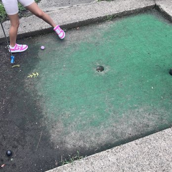 Caddie Shak - Mold and dirt - Mini Golf Near Me - Donegal, Pennsylvania
