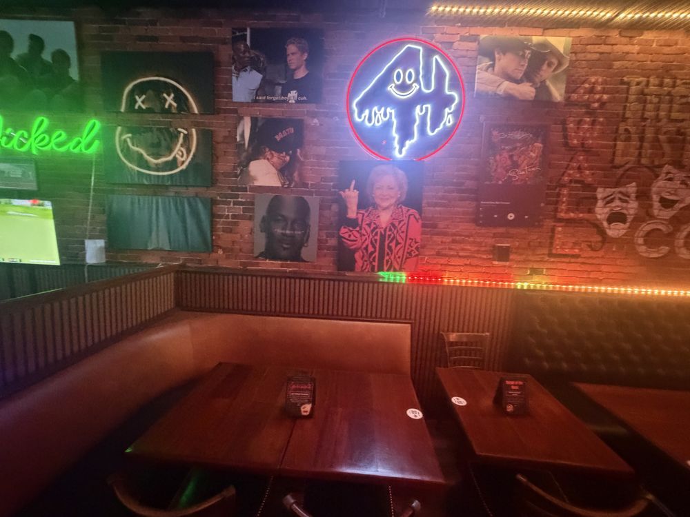 4th Wall Restaurant & Bar