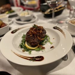 Carmine's - Filet mignon with mushroom Sauce