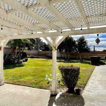 Creekside Care Center - We have picnics out here on the patio! (Under the new ownership of ROCKWELL) - Rehabilitation Center Near Me - Yucaipa, California Creekside Care Center - We have picnics out here on the patio! (Under the new ownership of ROCKWELL) - Rehabilitation Center Near Me - Yucaipa, California