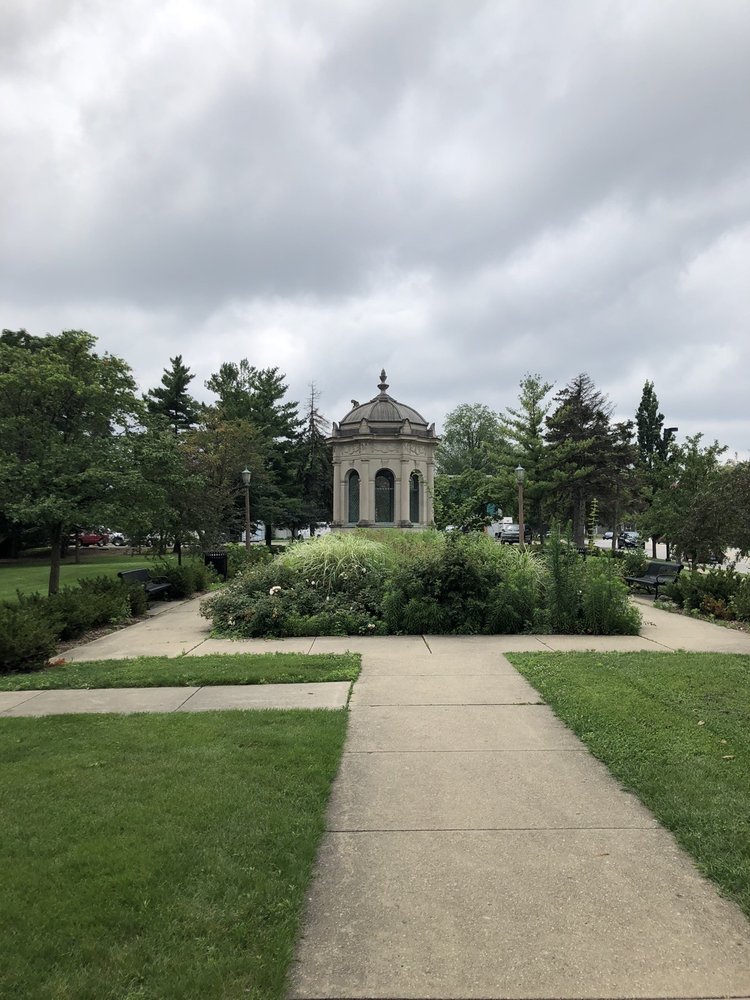 GLOS MEMORIAL PARK Updated August 2024 E Park Ave, Elmhurst