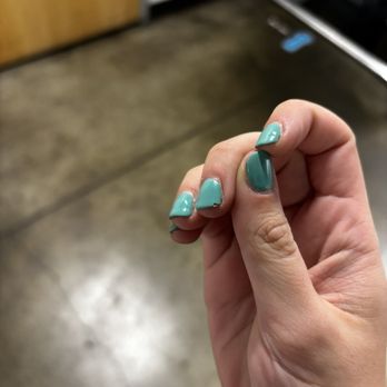 The Finest Nails - Other hand chipped day after - Nail Salons Near Me - La Habra, California The Finest Nails - Other hand chipped day after - Nail Salons Near Me - La Habra, California