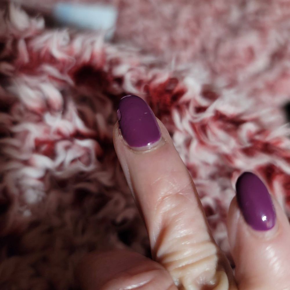 Day 1 Noticed a chip in the nails when I got home, then noticed they looked a week or more old already. Day 1 Noticed a chip in the nails when I got home, then noticed they looked a week or more old already.