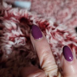 Day 1 Noticed a chip in the nails when I got home, then noticed they looked a week or more old already. Day 1 Noticed a chip in the nails when I got home, then noticed they looked a week or more old already.