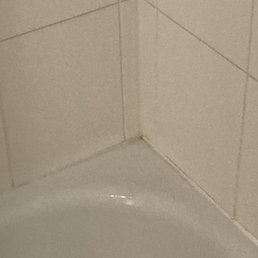 Gross corner of shower Gross corner of shower