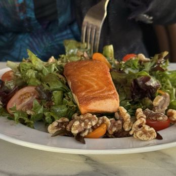 Buona Forchetta - Salad with added salmon - Italian Near Me - Newport Beach, California