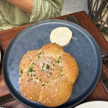 Cactus Club Cafe - Pullapart bread - Cocktail Bars Near Me - Boston, Massachusetts