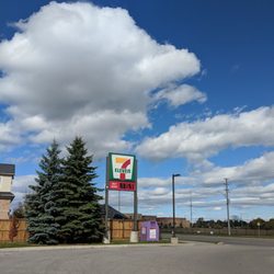7-Eleven - Signage on a gorgeous Saturday afternoon