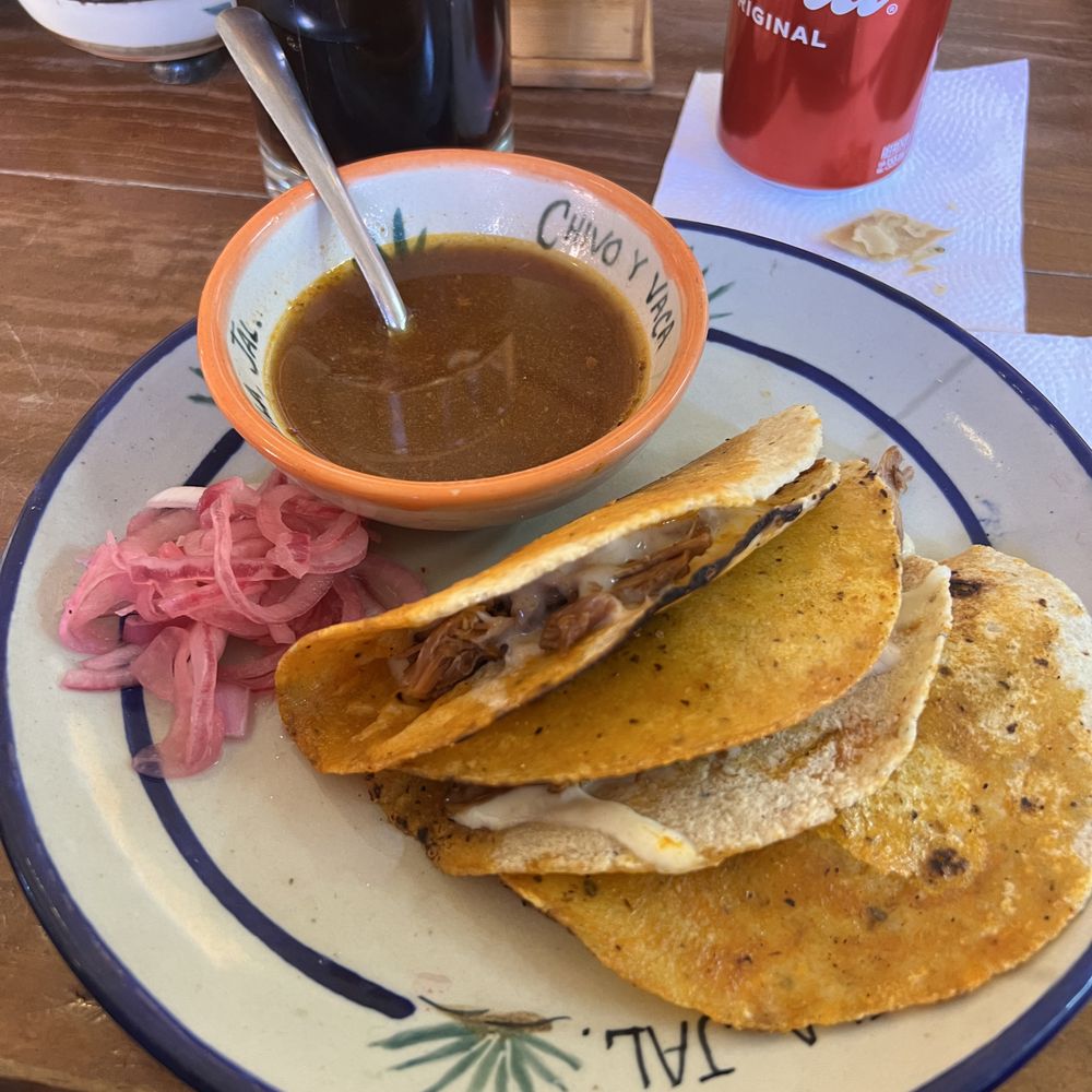Birria tacos de vaca