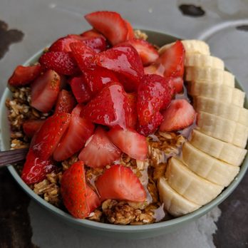Lucky Llama Coffee - Moon Bowl - Acai Bowls Near Me - Carpinteria, California