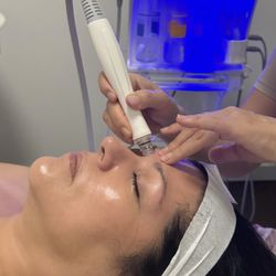 K Body Spa - Hydra-Facial!
A non-invasive facial treatment that cleanses, exfoliates, extracts, and hydrates the skin.