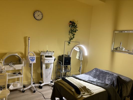 Healing Hands Massage and Facial Spa