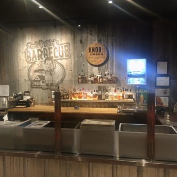 Hank Daddy's Barbecue - Hank Daddy counter area - Southern Near Me - Vaughan, Ontario