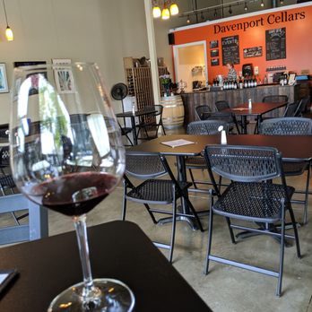 Wine flight and flat bread!