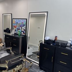 Joey’s Barbershop - Plenty of room here