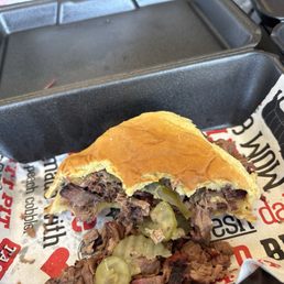 Bbq brisket sandwich verrrrryyyy DELICIOUSNESS!!!!! Bbq brisket sandwich verrrrryyyy DELICIOUSNESS!!!!!