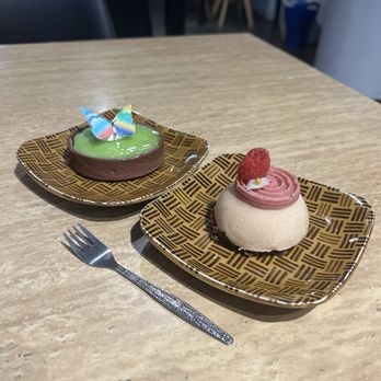 Tiny Pyramid - Lime Tart and Azuki Haupia - Cafes Near Me - Honolulu, Hawaii