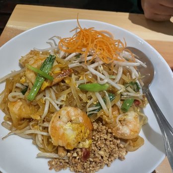 KIIN Thai Eatery - Pad Thai - Thai Near Me - Burbank, California