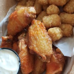 OakTown Wings - Wings and Tots, hot n fresh