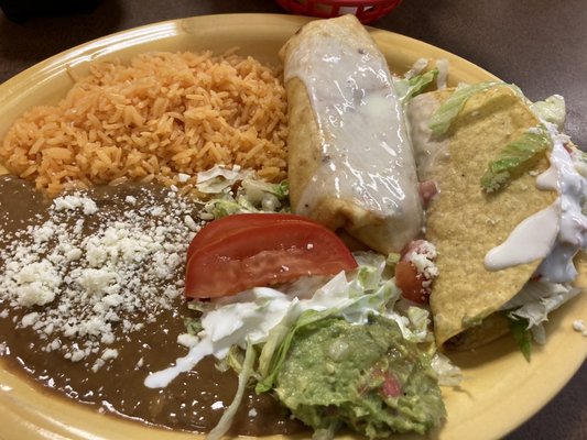 Tres Hermanos by null